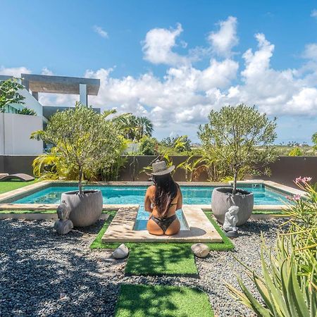 Lama Y Solo Unique Private Room Walking Distance To The Beach 팜비치 외부 사진