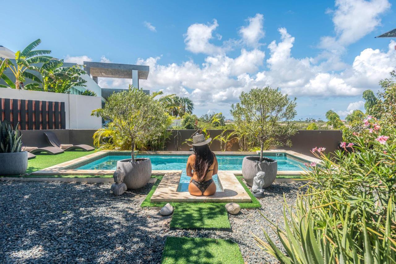 Lama Y Solo Unique Private Room Walking Distance To The Beach 팜비치 외부 사진