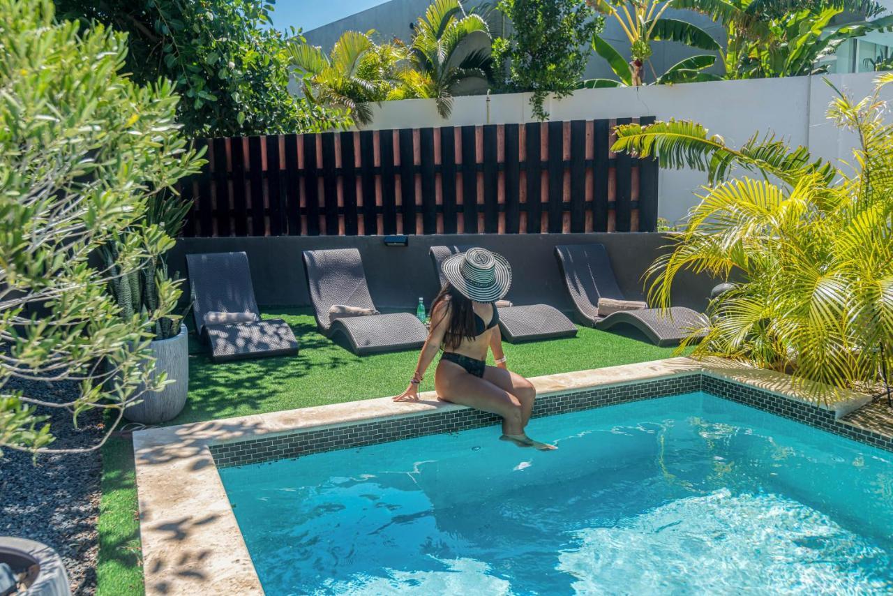Lama Y Solo Unique Private Room Walking Distance To The Beach 팜비치 외부 사진