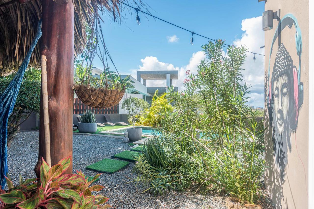 Lama Y Solo Unique Private Room Walking Distance To The Beach 팜비치 외부 사진