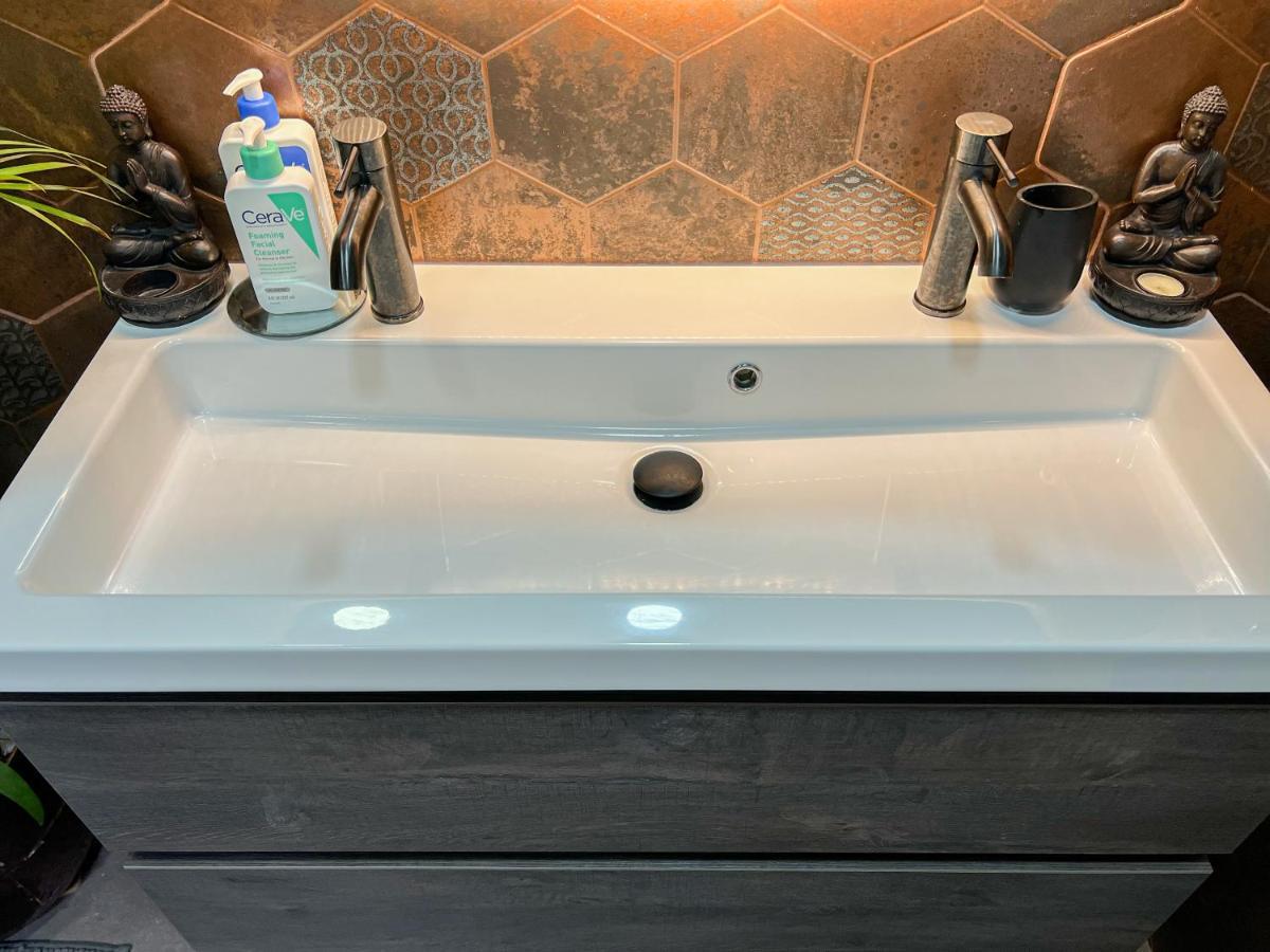 Lama Y Solo Unique Private Room Walking Distance To The Beach 팜비치 외부 사진
