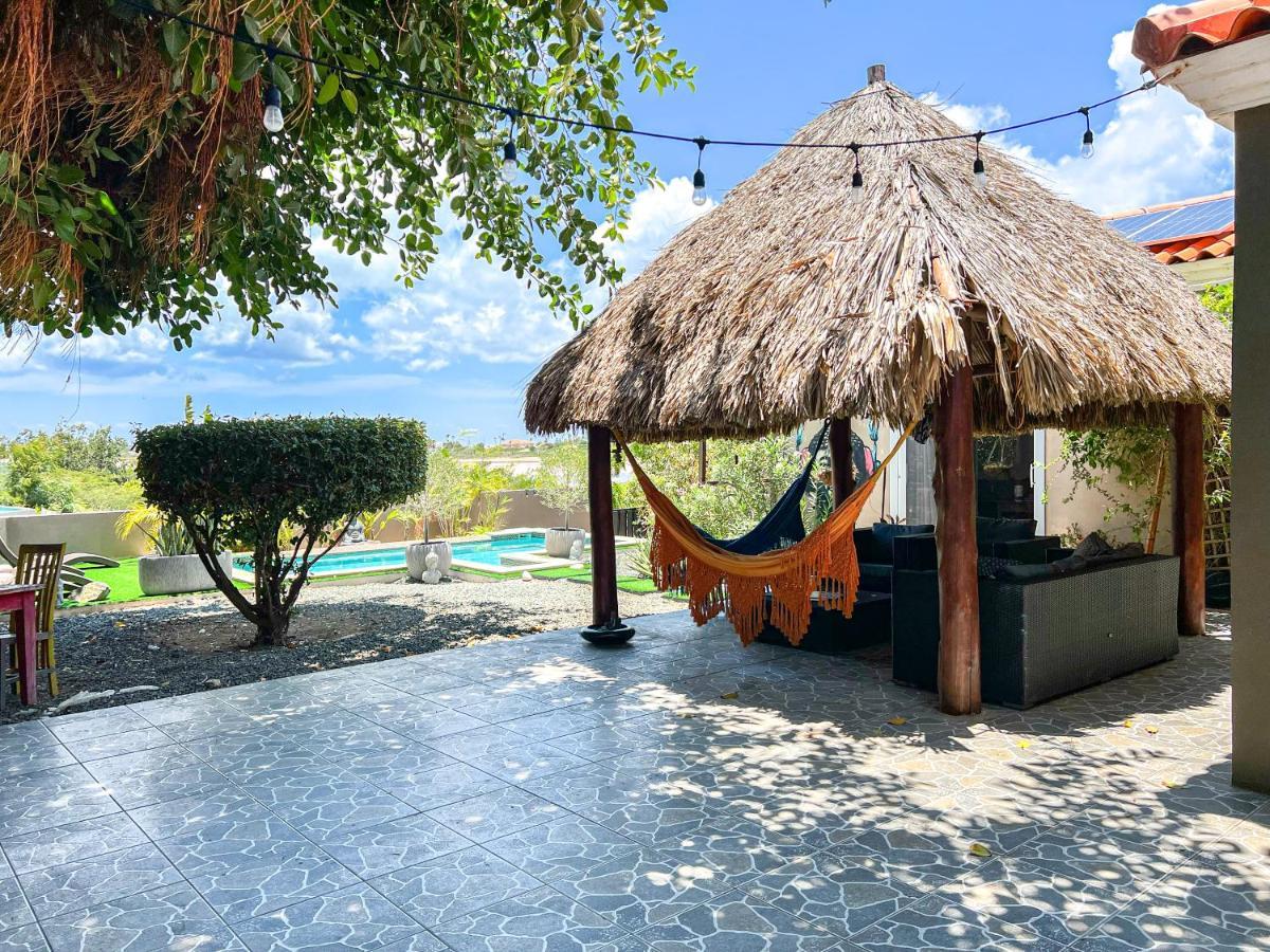 Lama Y Solo Unique Private Room Walking Distance To The Beach 팜비치 외부 사진