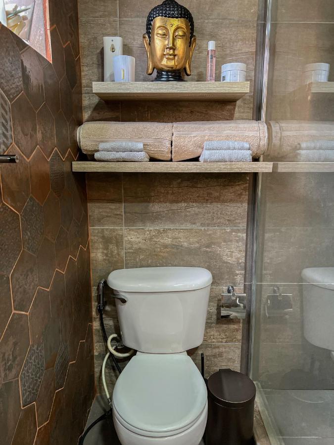 Lama Y Solo Unique Private Room Walking Distance To The Beach 팜비치 외부 사진