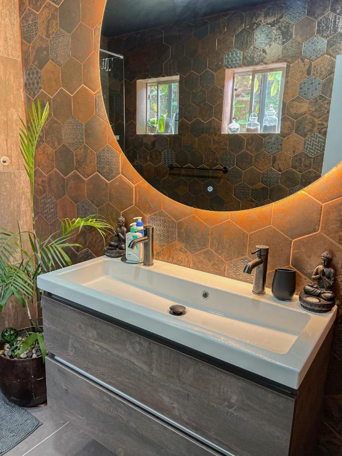 Lama Y Solo Unique Private Room Walking Distance To The Beach 팜비치 외부 사진