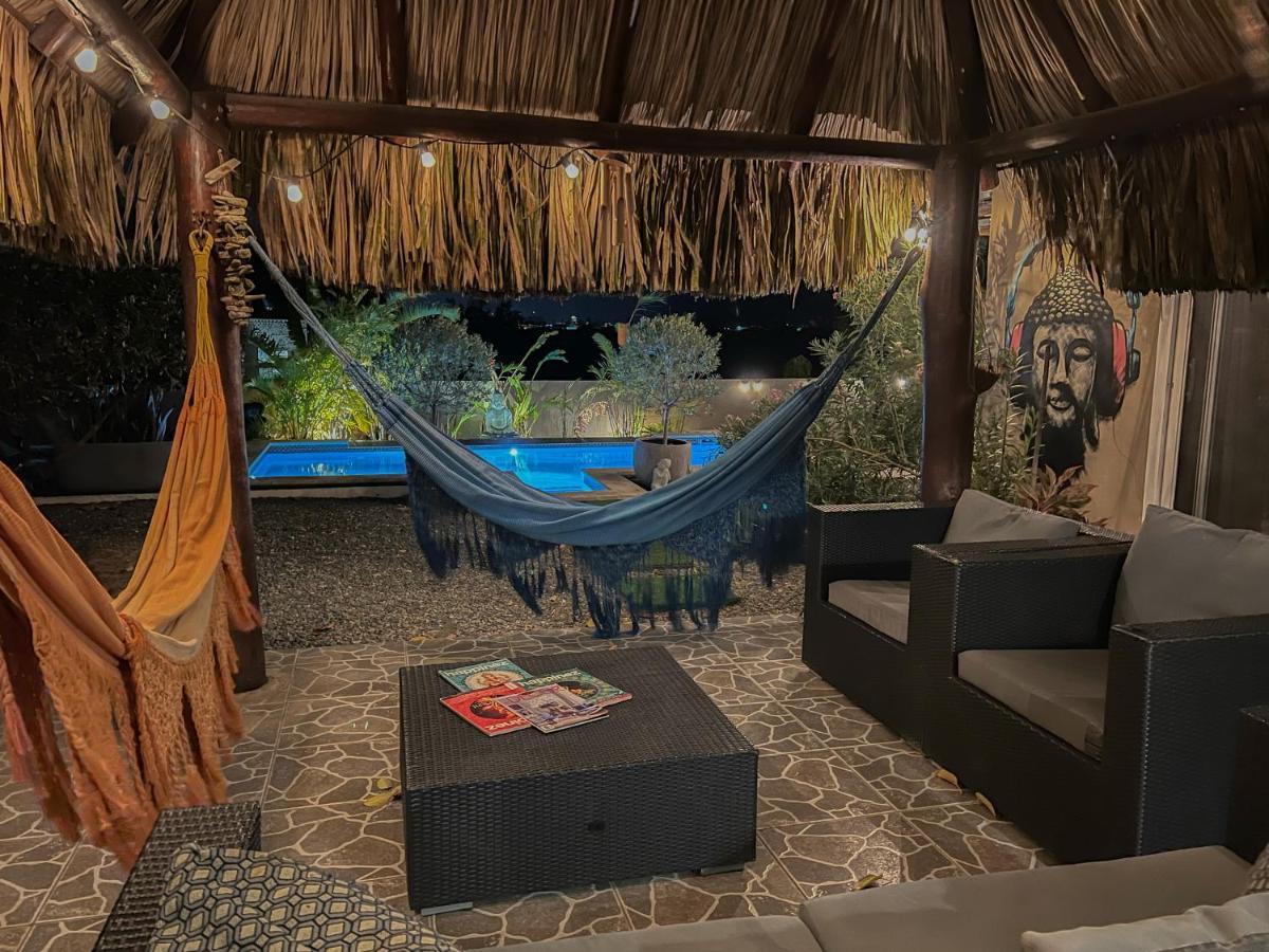 Lama Y Solo Unique Private Room Walking Distance To The Beach 팜비치 외부 사진
