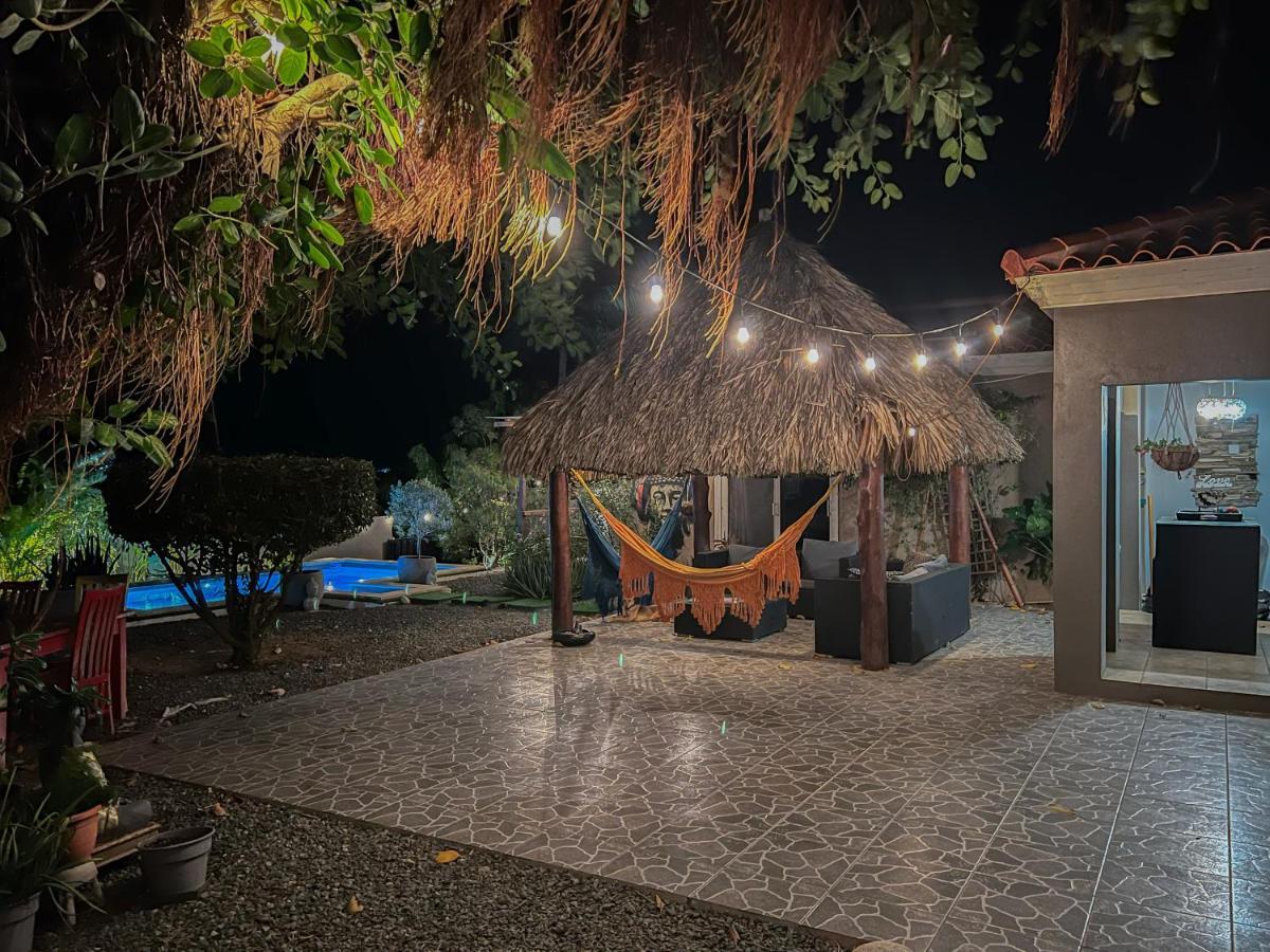 Lama Y Solo Unique Private Room Walking Distance To The Beach 팜비치 외부 사진