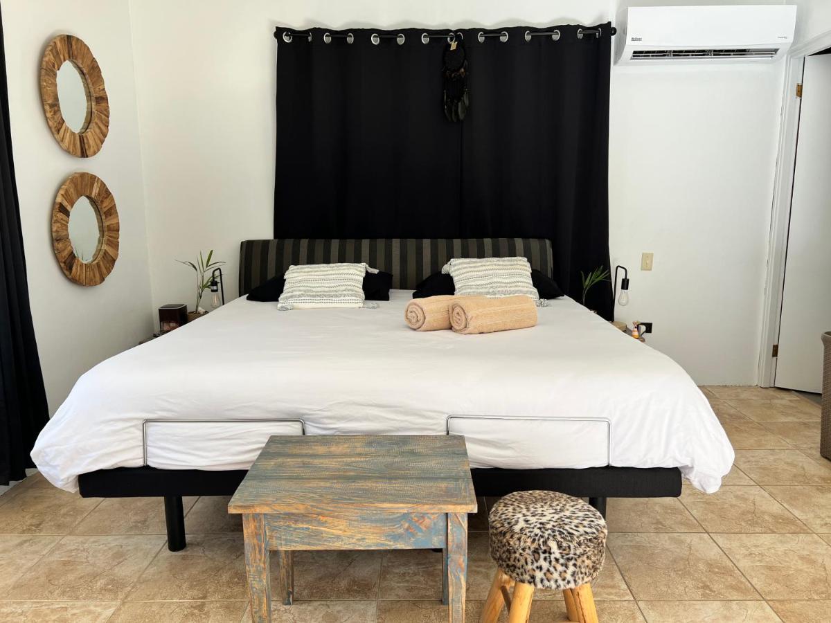 Lama Y Solo Unique Private Room Walking Distance To The Beach 팜비치 외부 사진