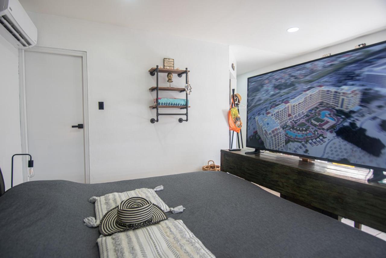 Lama Y Solo Unique Private Room Walking Distance To The Beach 팜비치 외부 사진